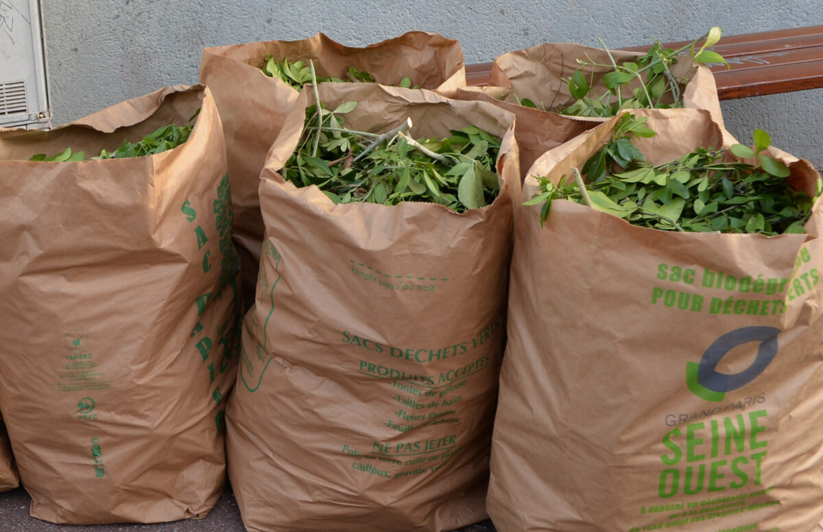 Depuis le 1er juin, les sacs à déchets verts sont disponibles à l'accueil  de l'Hôtel de ville 