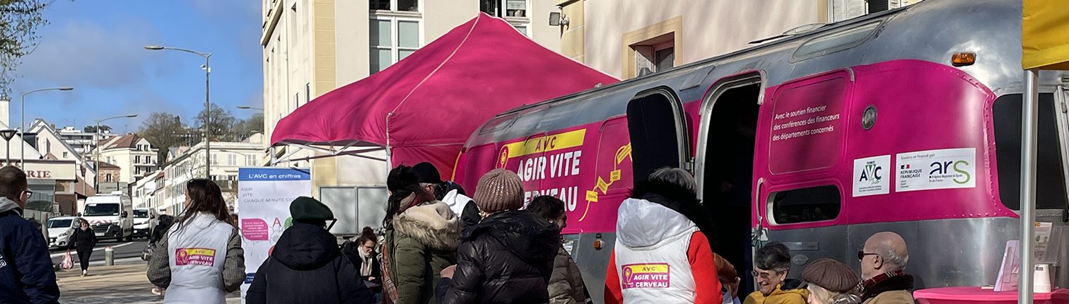 Bus AVC : les Sévriens  sensibilisés aux bons réflexes