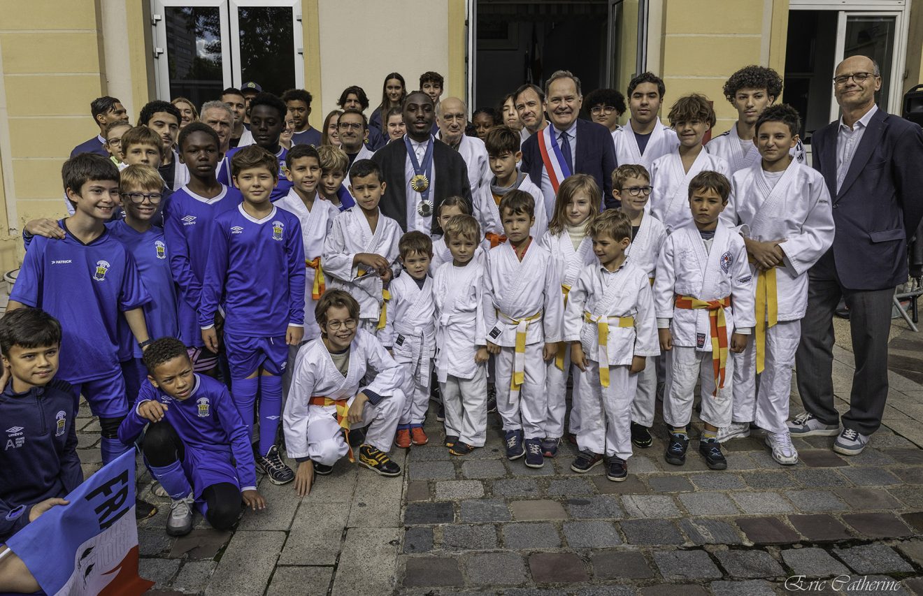 Joan-Benjamin Gaba :  notre champion olympique reçoit la médaille de la ville de Sèvres