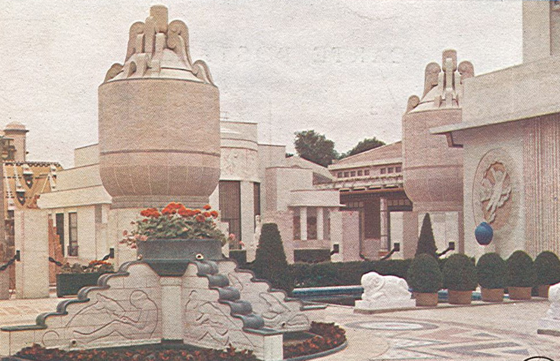 Sèvres au cœur de l'Exposition internationale des Arts