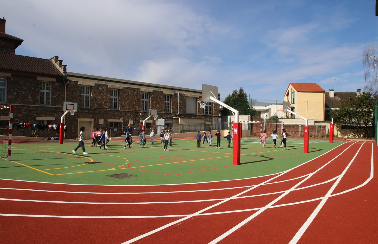 Un terrain multisports pour les élèves de l’école des Bruyères