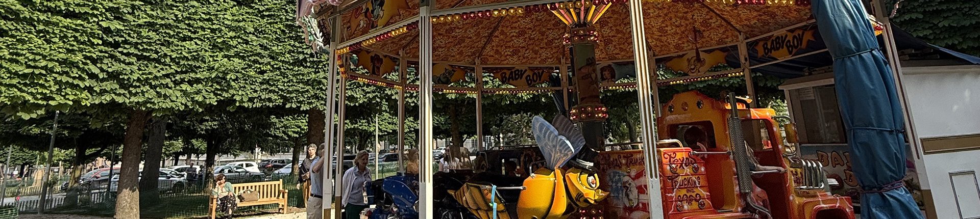 Un tour de manège au square Madame de Pompadour ?