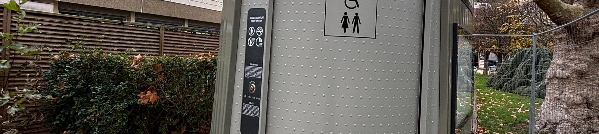 Une sanisette au square Madame de Pompadour