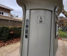 Une sanisette au square Madame de Pompadour